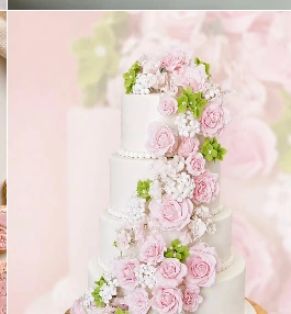 Bruidstaart met bloemen